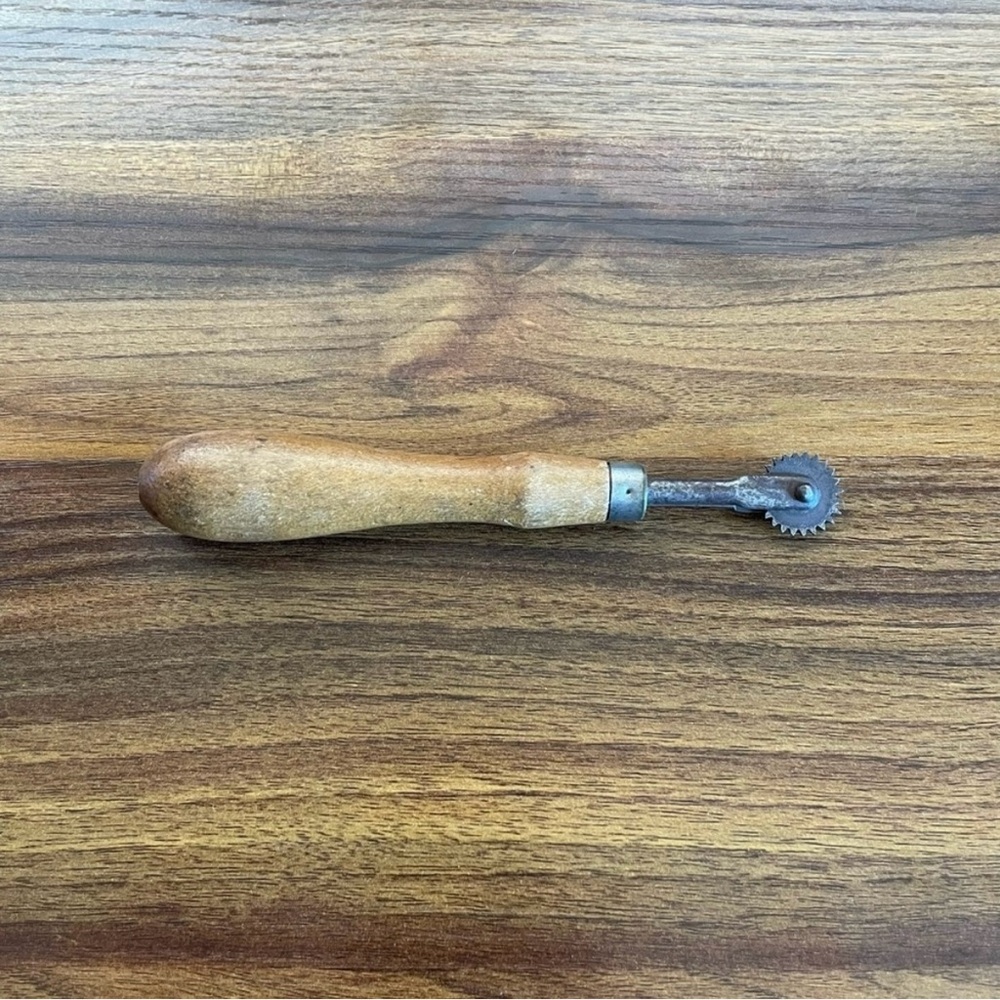 Vintage Tracing Wheel Wood Handle Antique Fabric Tool Pattern Tracing